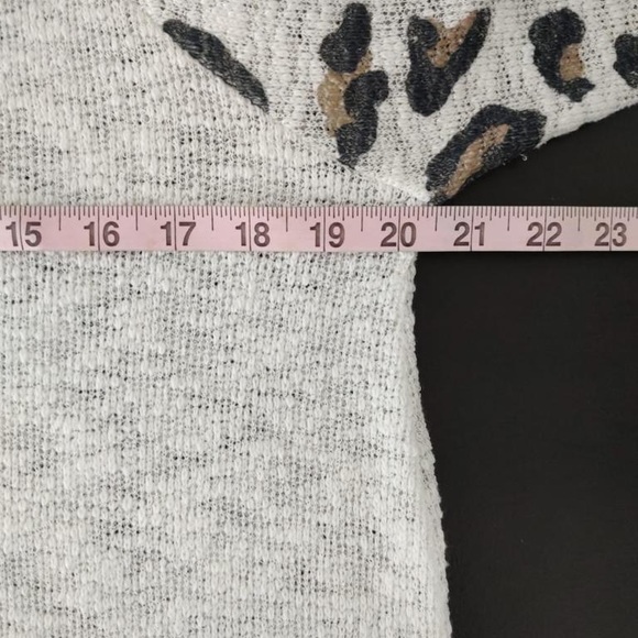 Luna Chic USA Sweater Woman’s Cream Lightweight Knit Leopard Long Sleeves - Picture 6 of 7